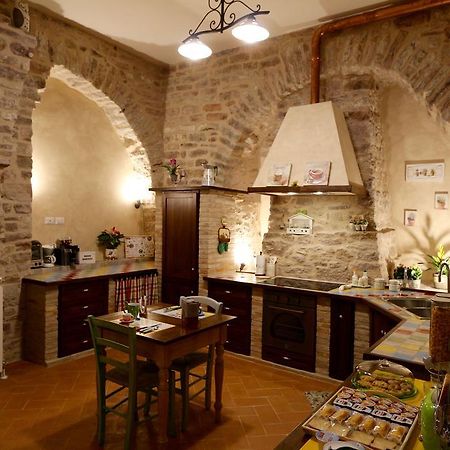 Отель La Casina Colorata Ассизи Экстерьер фото