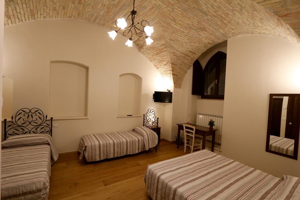 Отель La Casina Colorata Ассизи Номер фото